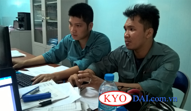 Mr.Linh & Mr.Tú - 2 kỹ sư cơ khí Kyodai đang tiến hành phân tích, tính toán và thiết kế sản phẩm